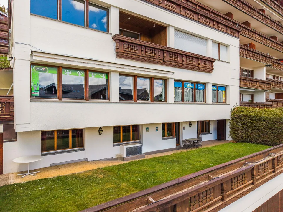 Bellissimo appartamento di 3,5 stanze al piano terra con terrazza e giardino