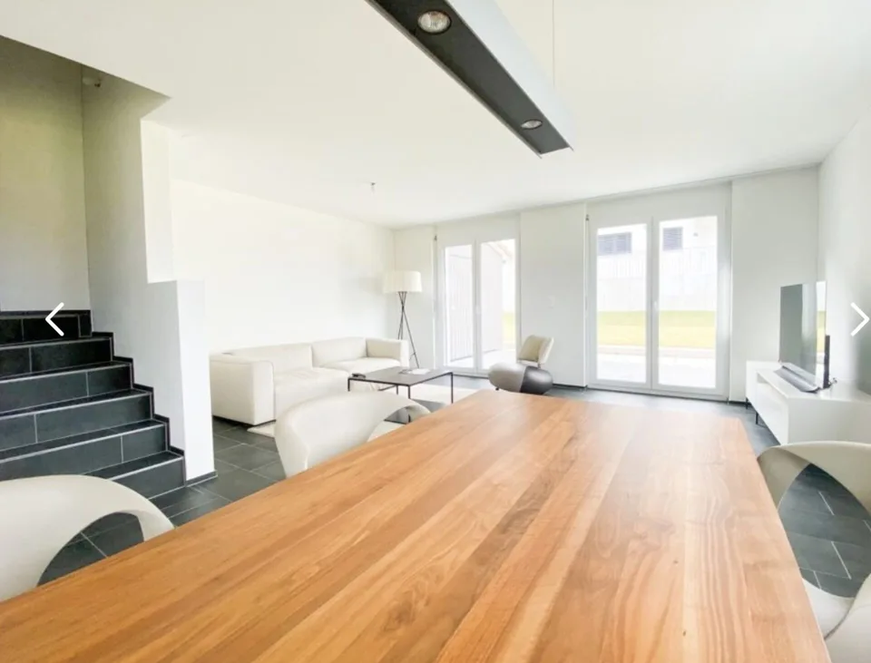Casa a schiera angolare 6.5 camere di nuova costruzione in una posizione tranquilla