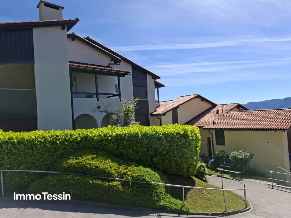 Wunderschöne Wohnung mit fantastischer Seesicht auf den Lago di Lugano und Pool in der Residenza Bellavista Cademario nähe Lugano