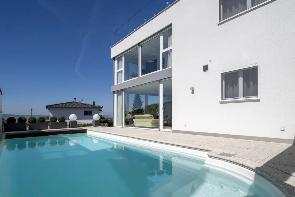 Der Sommer beginnt zu Hause - mit eigenem Pool