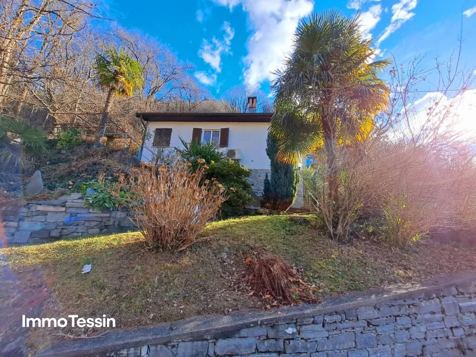 Paradies in der Nähe des Verzasca-Stausees mit wunderschöner Weitsicht bis zum Lago Maggiore