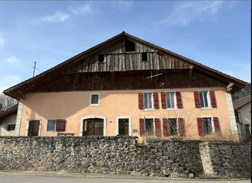 Appartement 5.5 pièces au rez supérieur — Un nid familial baigné de lumière au cœur du village