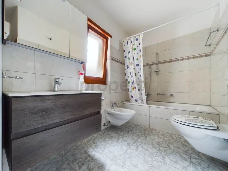 Gebäude mit 4 Wohneinheiten im Zentrum von Losone/ Vendesi palazzina di 4 unità immobiliari nel nucleo di Losone. – Foto 15 von 18