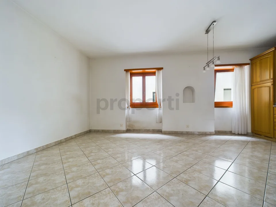 Building with 4 residential units in the center of Losone