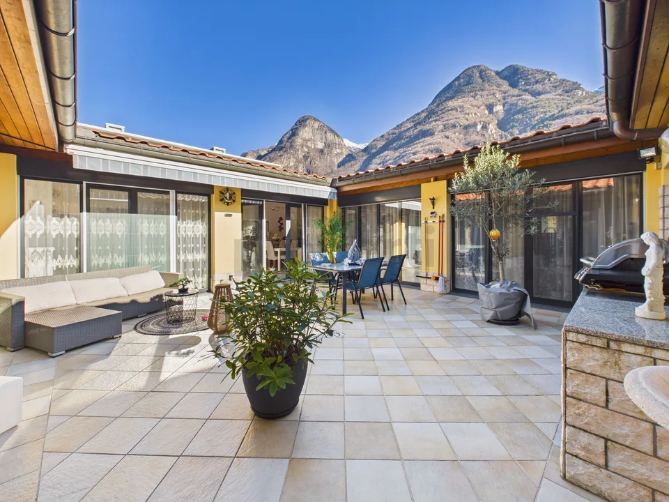 Elegante casa indipendente 5.5 locali con Patio, a Lodrino - Riviera