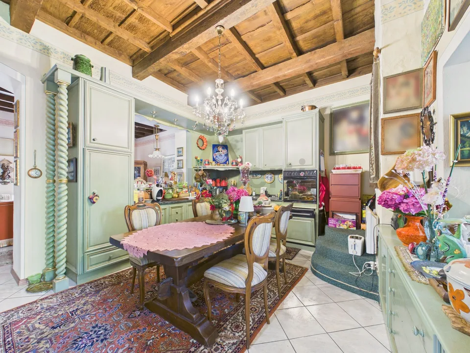 Casa dei Baroni  Storica dimora patriziale con locale commerciale nel cuore di Brissago