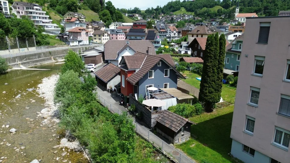 Herziges Einfamilienhaus mit Ausbaupotenzial ( W3 ) direkt am Fluss und doch sehr zentral!
