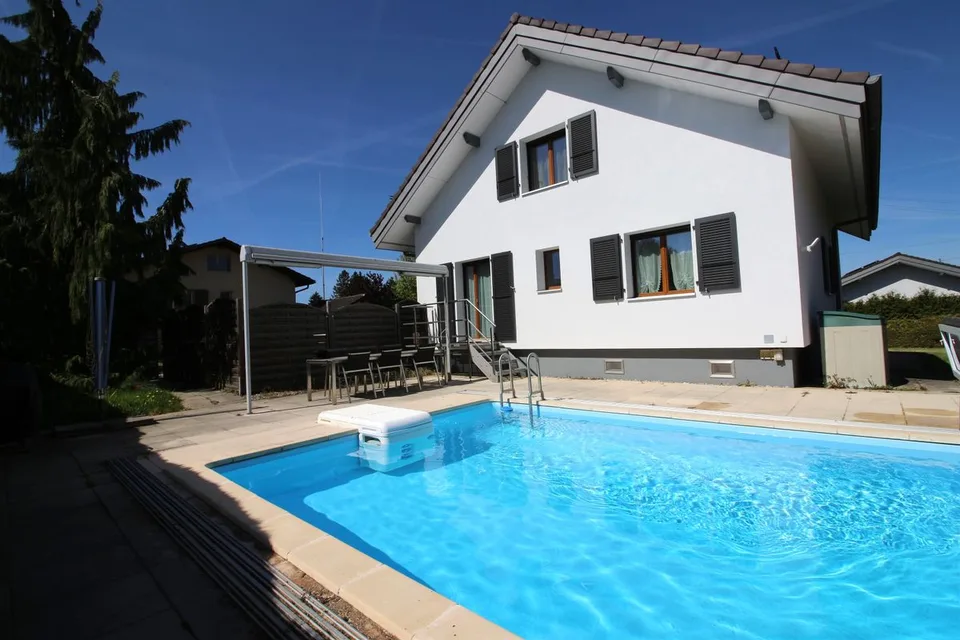 Belle villa individuelle avec piscine et grand jardin