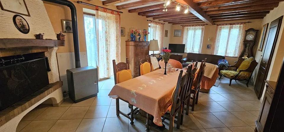 Ancienne ferme de 2 logements et un grand dépôt