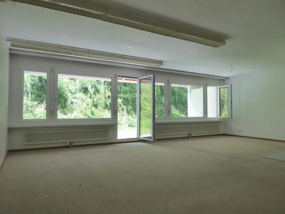 Appartement de vacances en studio de 1,5 pièces avec espace de jardin et place de parking souterrain