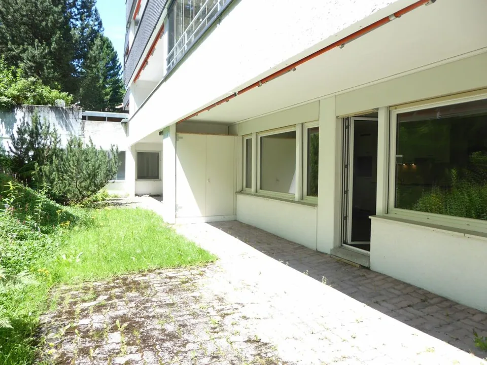 Appartement de vacances en studio de 1,5 pièces avec espace de jardin et place de parking souterrain