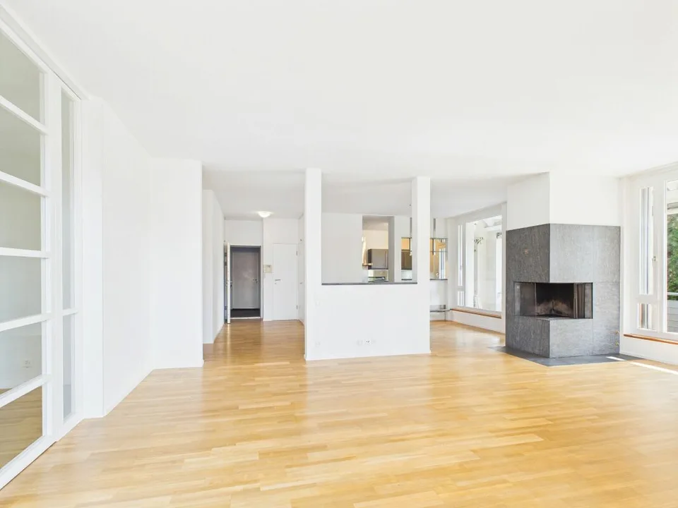 Stilvolles Wohnen auf dem Bruderholz mit Cheminée, Balkon, Terrasse und Ziergarten