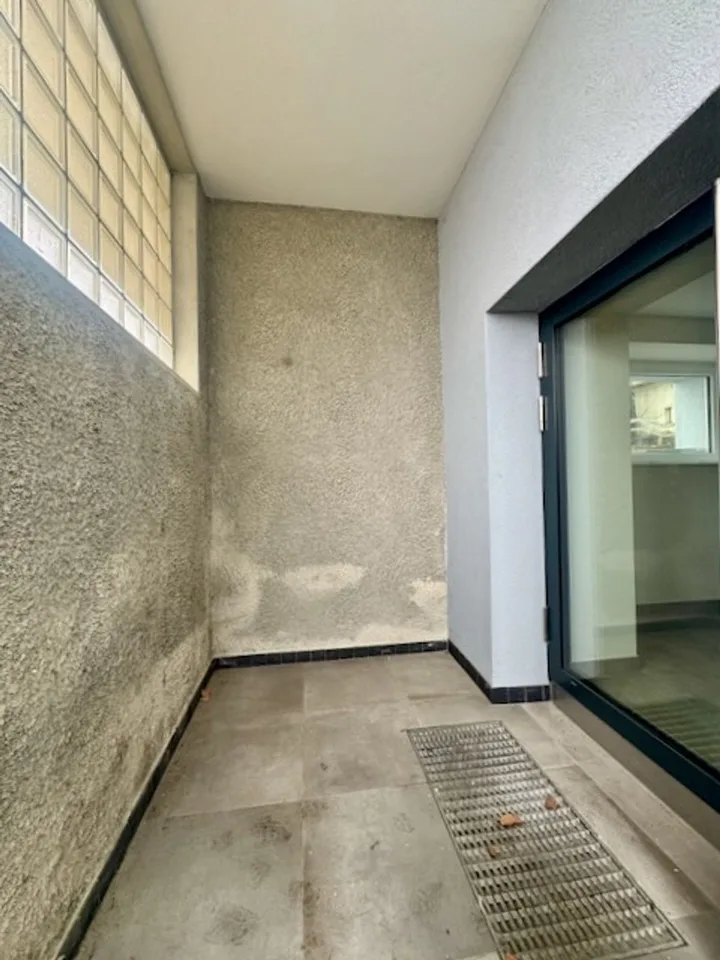 FOR RENT OR FOR SALE, commercial space with independent entrance
