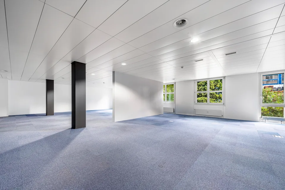 PLAZA | Repräsentative Laden-/Gewerbefläche im Erdgeschoss - Sichtbar. Zentral. Hell.