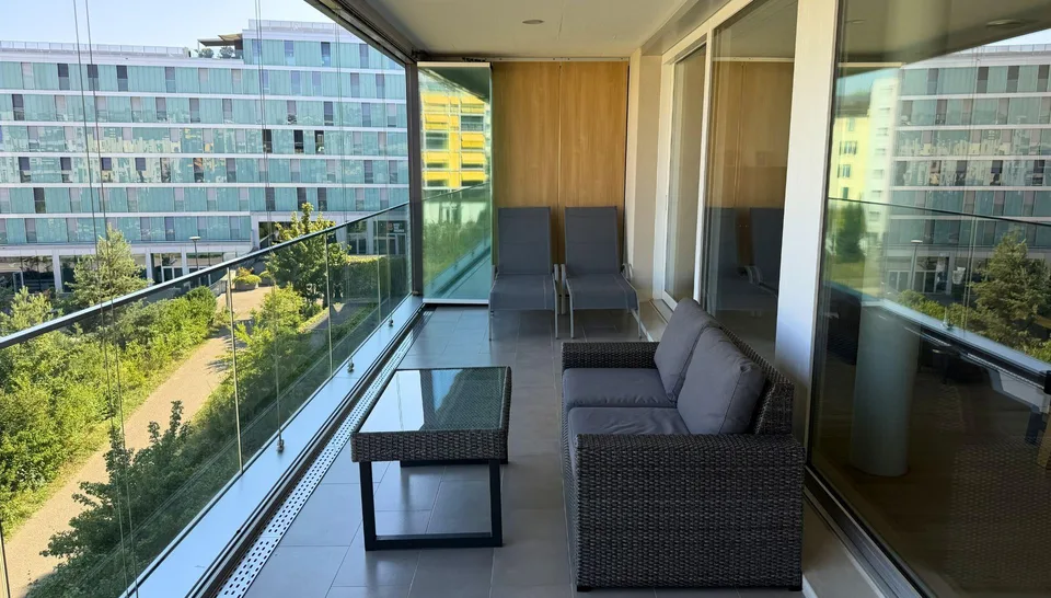 A louer - Appartement de 4.5 pièces avec loggia et jardin d'hiver à Nyon