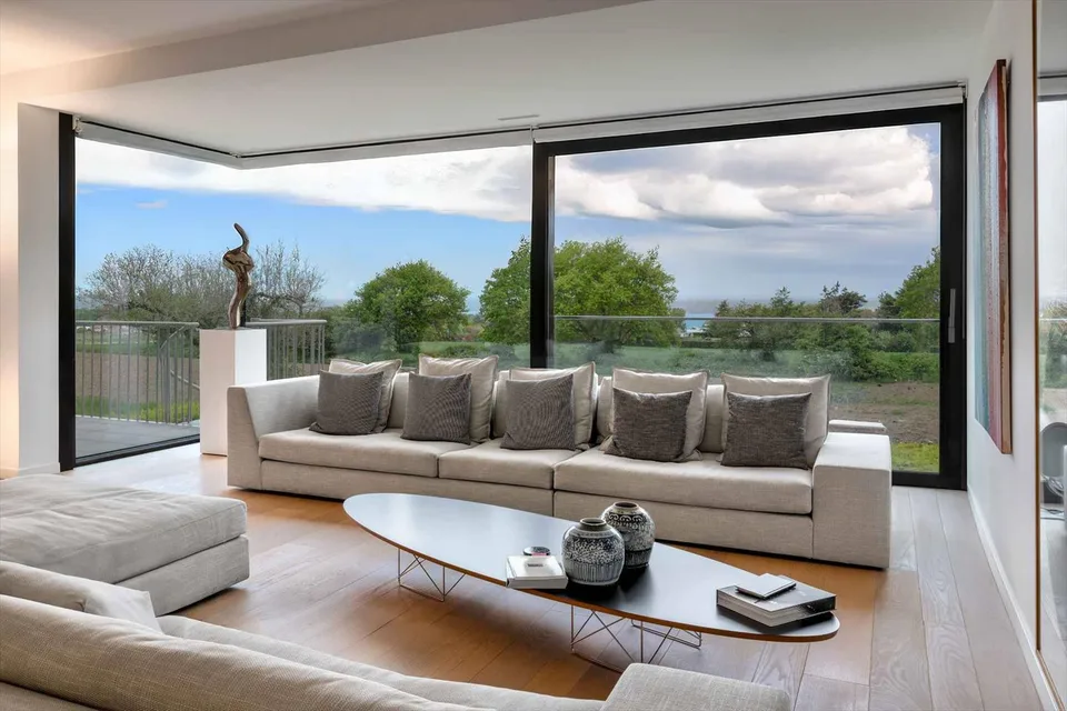 Coup de cœur: sublime duplex contemporain avec jardins, vue sur les champs et le lac