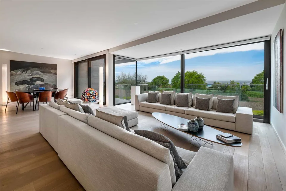 Coup de cœur: sublime duplex contemporain avec jardins, vue sur les champs et le lac