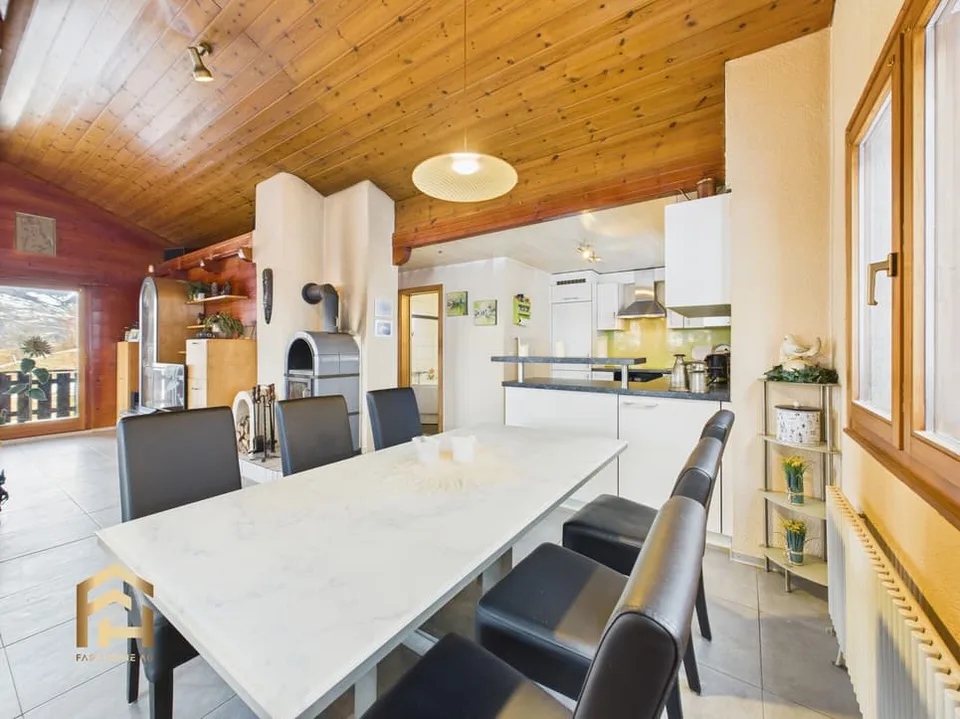 Au-dessus des toits de Ried-Brig : Maison individuelle avec jardin d'hiver, sauna et vue panoramique