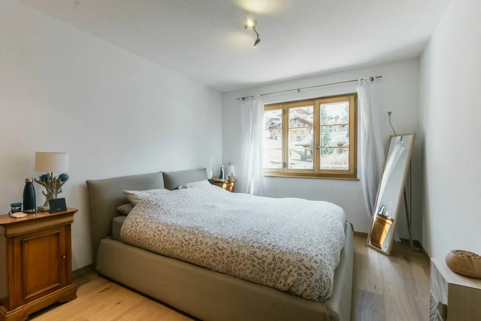 Appartamento con terrazza e vista sulle montagne - Appartamento al primo piano di 4,5 stanze nel Chalet Aquila – foto 9 di 13