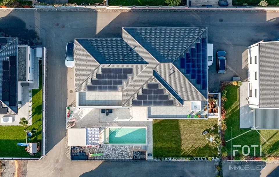 Set of 2 villas, with pool!