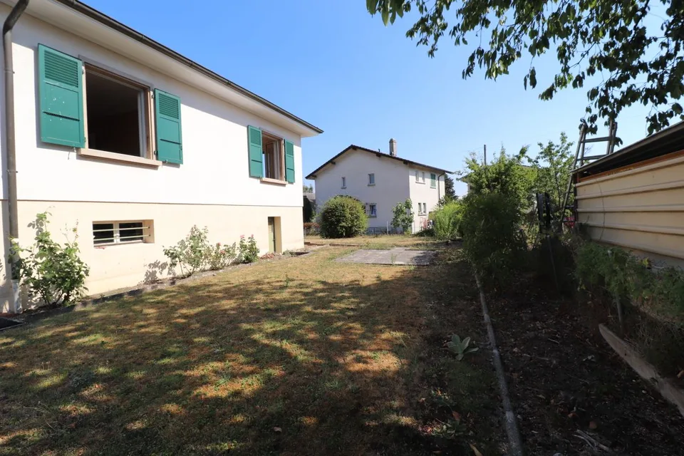 Exklusiv! Gelegenheit zu ergreifen! Charmante, nach Süden ausgerichtete Villa mit angenehmem Garten in einer sehr ruhigen Nachbarschaft.