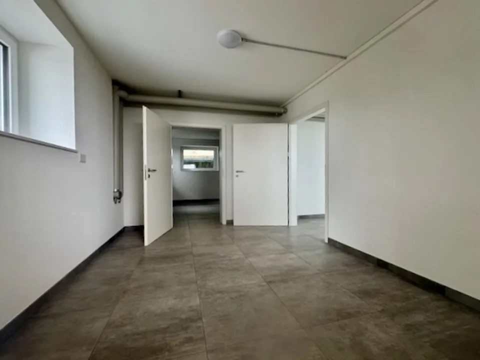 IN VENDITA O IN AFFITTO Spazio commerciale con ingresso indipendente