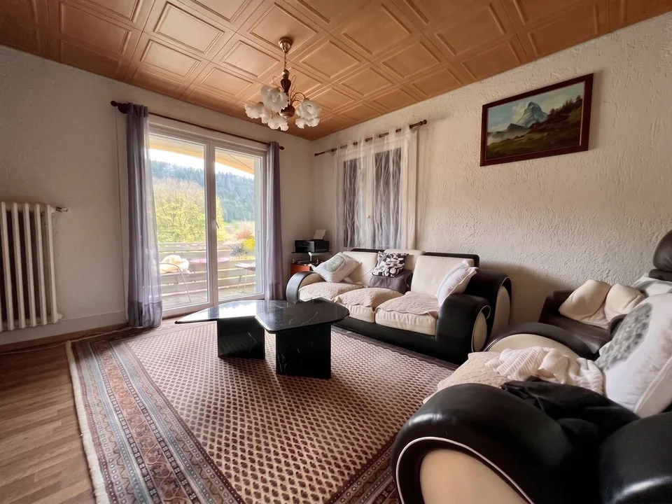 Affascinante villa indipendente di 5,5 locali, con giardino e garage