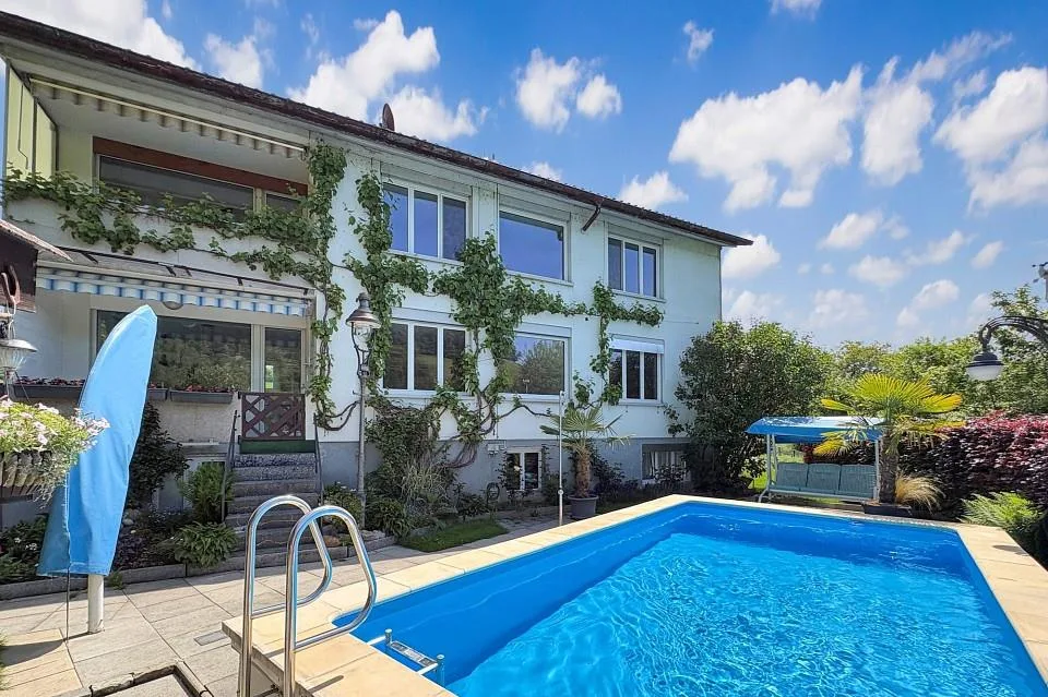 Zweifamilienhaus mit Pool und traumhaftem Garten an der Worble