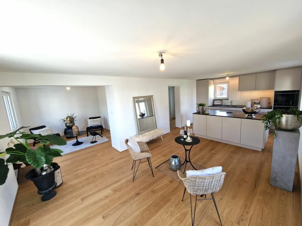 Maison semi-détachée entièrement rénovée de 4,5 pièces avec jardin et garage à Widnau