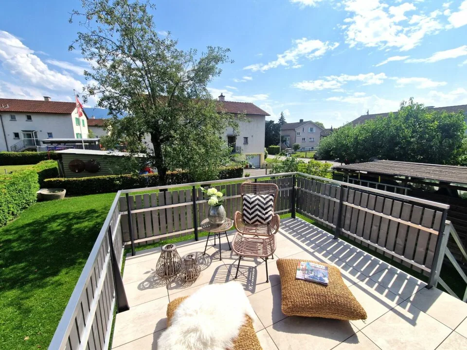 Maison semi-détachée entièrement rénovée de 4,5 pièces avec jardin et garage à Widnau
