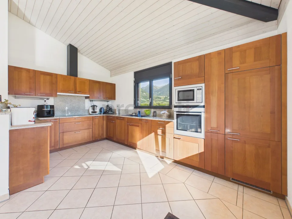 Maison plurifamiliale spacieuse de 2015 avec jardin et grand cour, Sementina