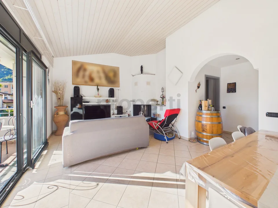 Maison plurifamiliale spacieuse de 2015 avec jardin et grand cour, Sementina