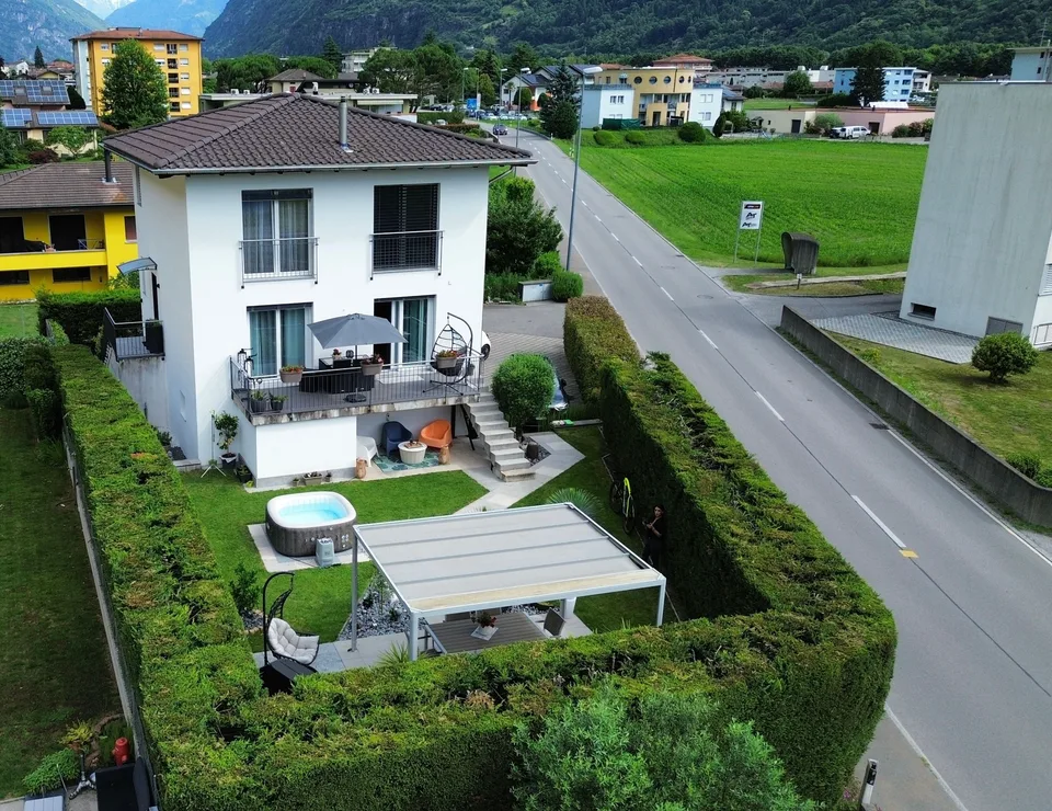 Casa unifamiliare di 6.5 locali con giardino esclusivo e spazi generosi