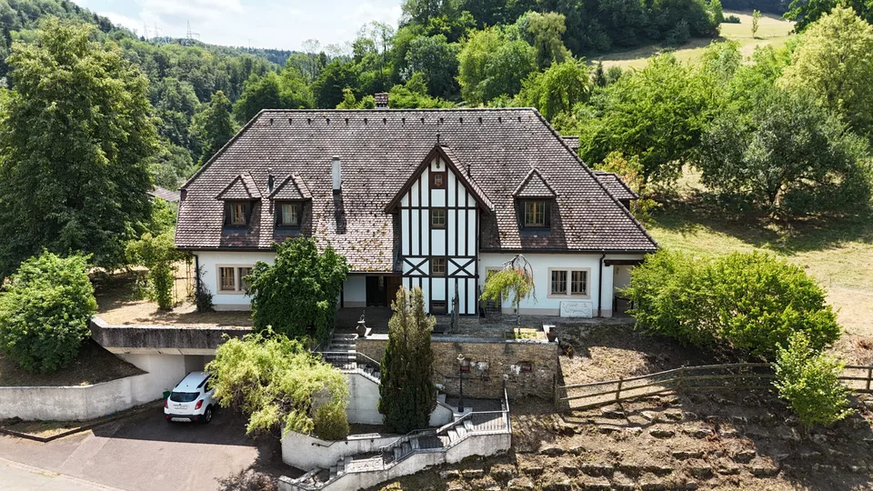 In vendita ad Asuel casa padronale di 9,5 stanze terreno di 2.747 m²
