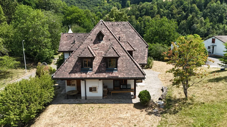In vendita ad Asuel casa padronale di 9,5 stanze terreno di 2.747 m²