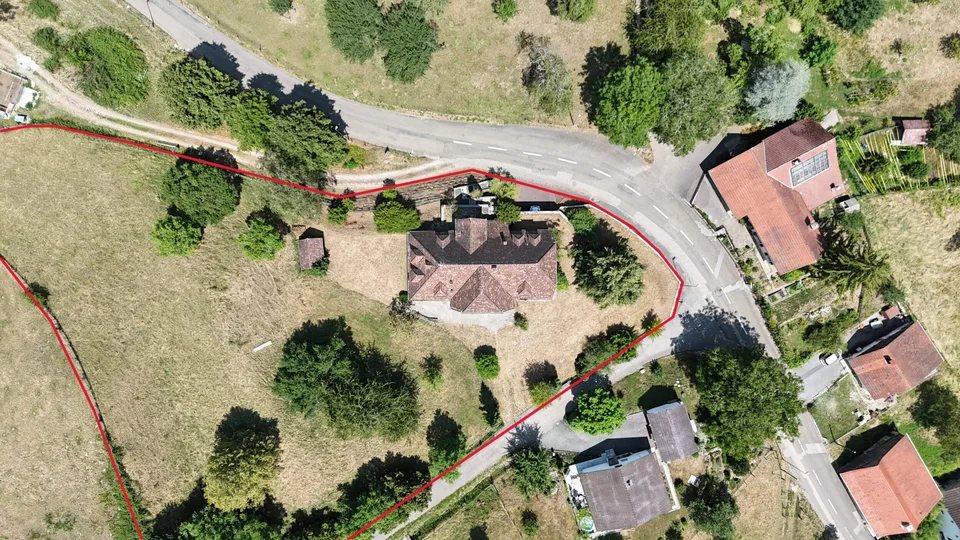 In vendita ad Asuel casa padronale di 9,5 stanze terreno di 2.747 m²