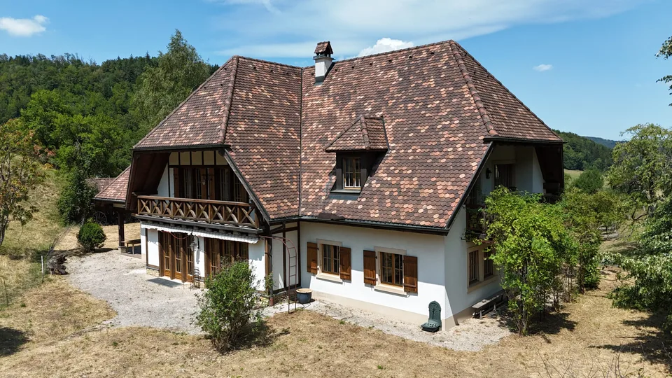 À vendre à Asuel maison de maître de 9.5 pièces terrain de 2'747 m²