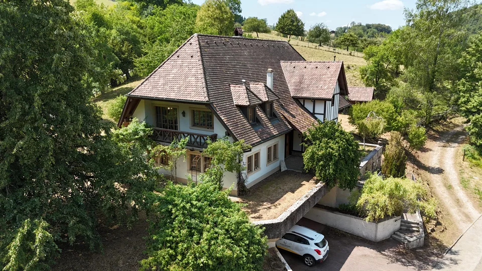 In vendita ad Asuel casa padronale di 9,5 stanze terreno di 2.747 m²