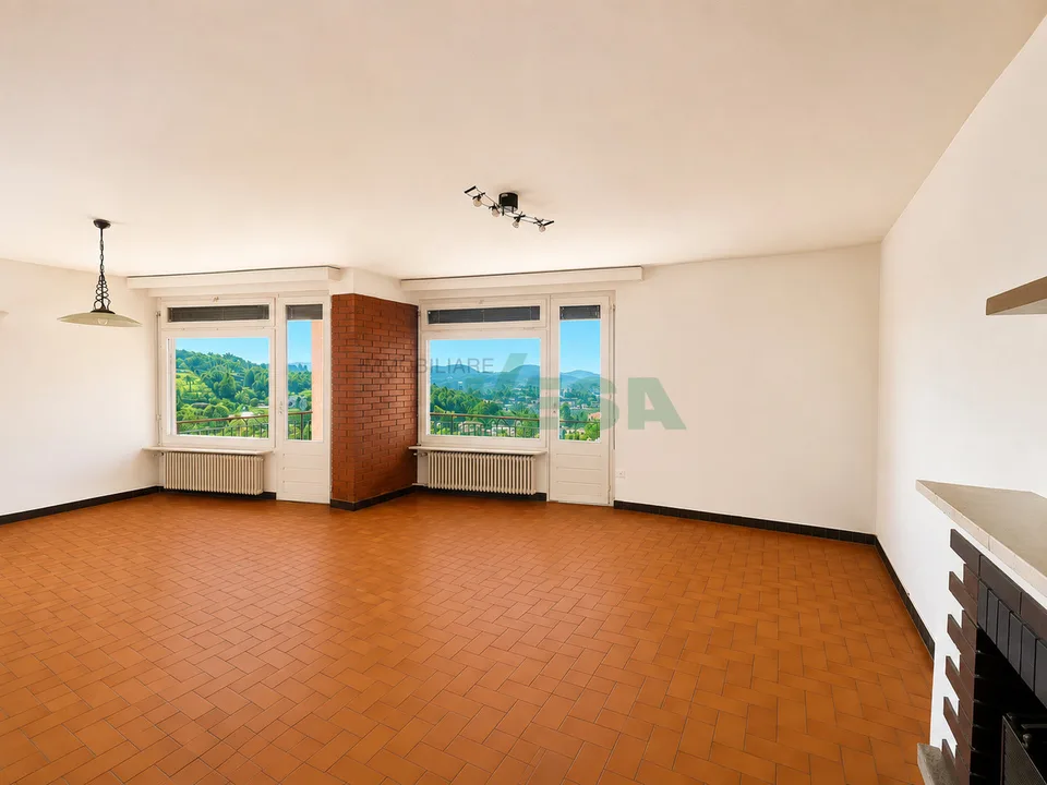 Ampia casa con 3 appartamenti di diverse dimensioni, con bella vista
