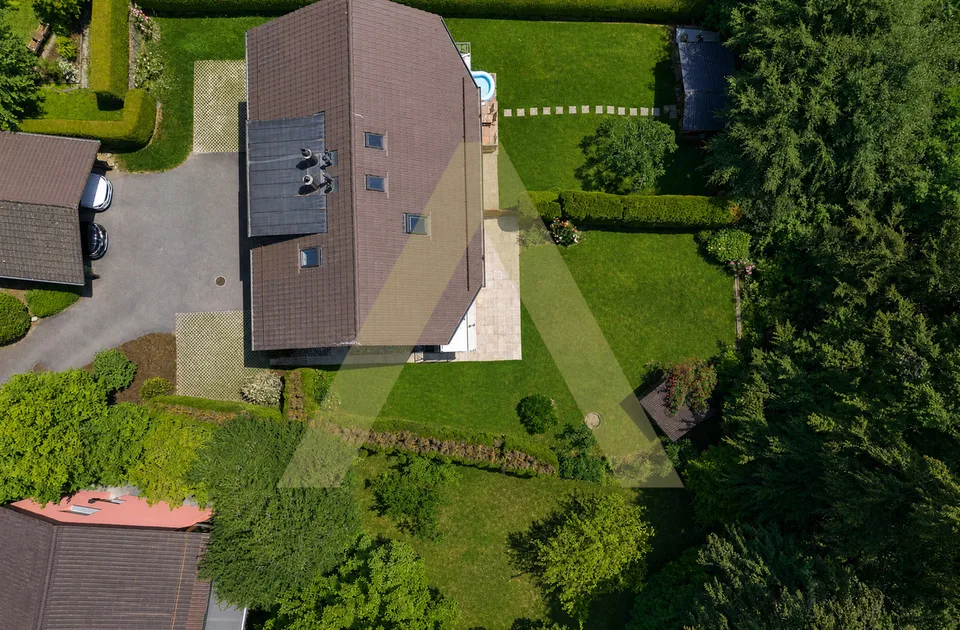 EPALINGES - A FAMILY HOME IN THE HEART OF NATURE