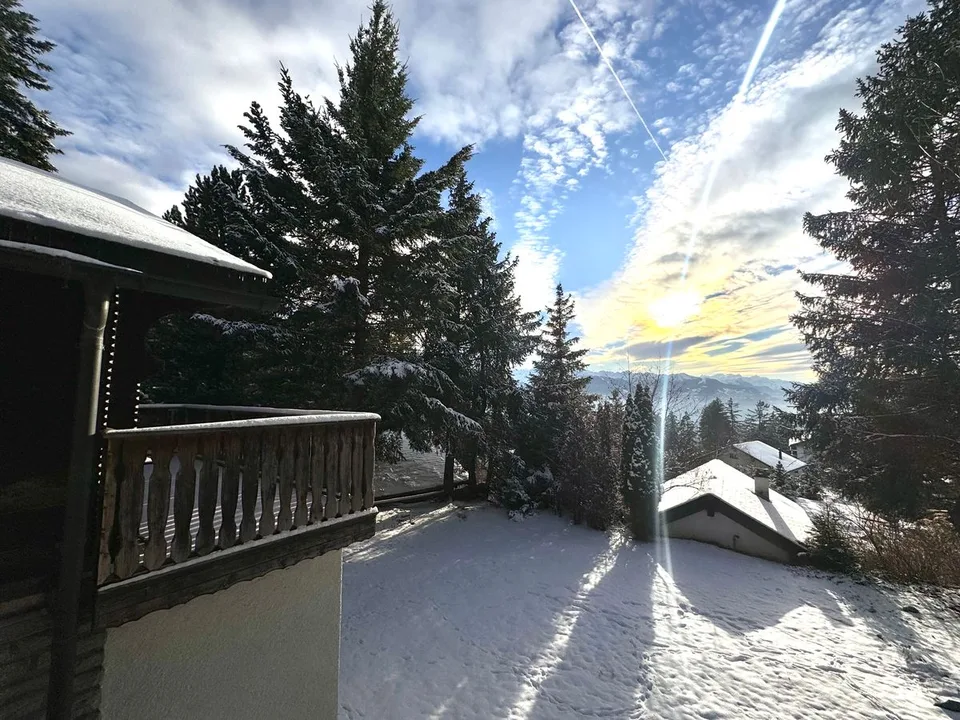 Charmantes unabhängiges Chalet am Eingang von Crans mit hohem Renovierungspotenzial