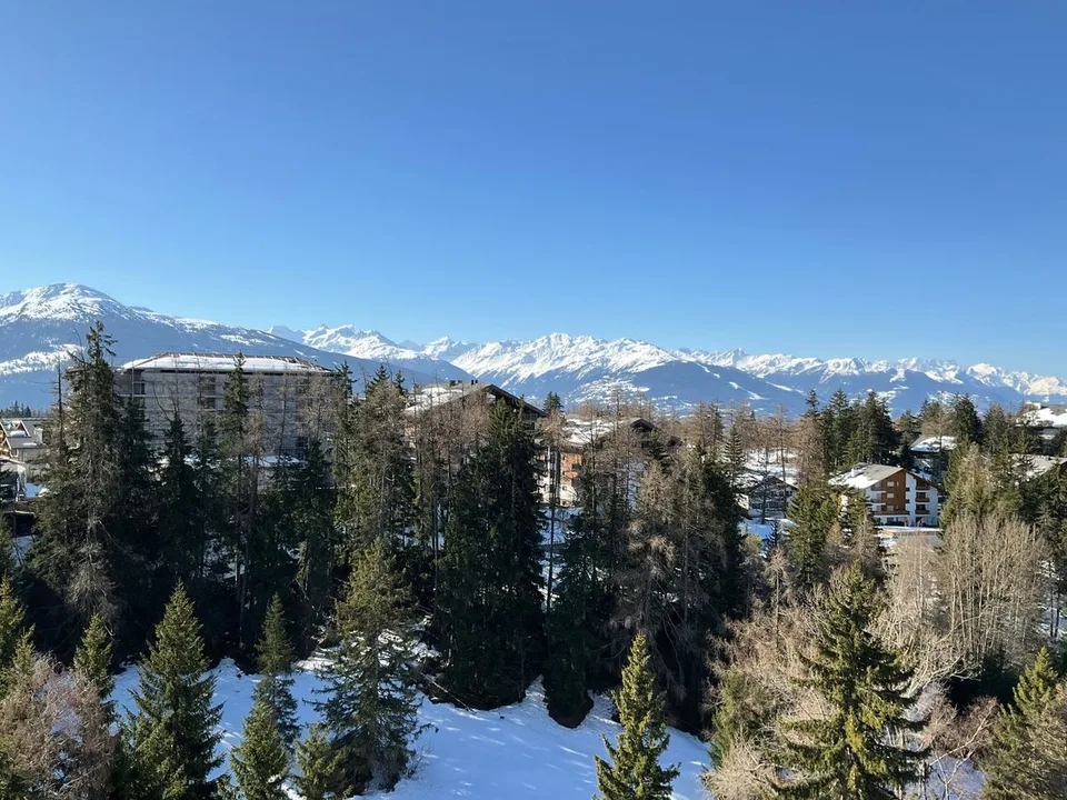 Magnifique 2.5 pièces rénové au coeur de Crans avec une vue imprenable au 6ème étage