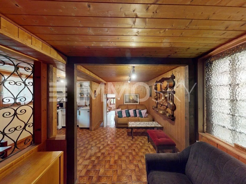 Casa bifamiliare in zona residenziale soleggiata