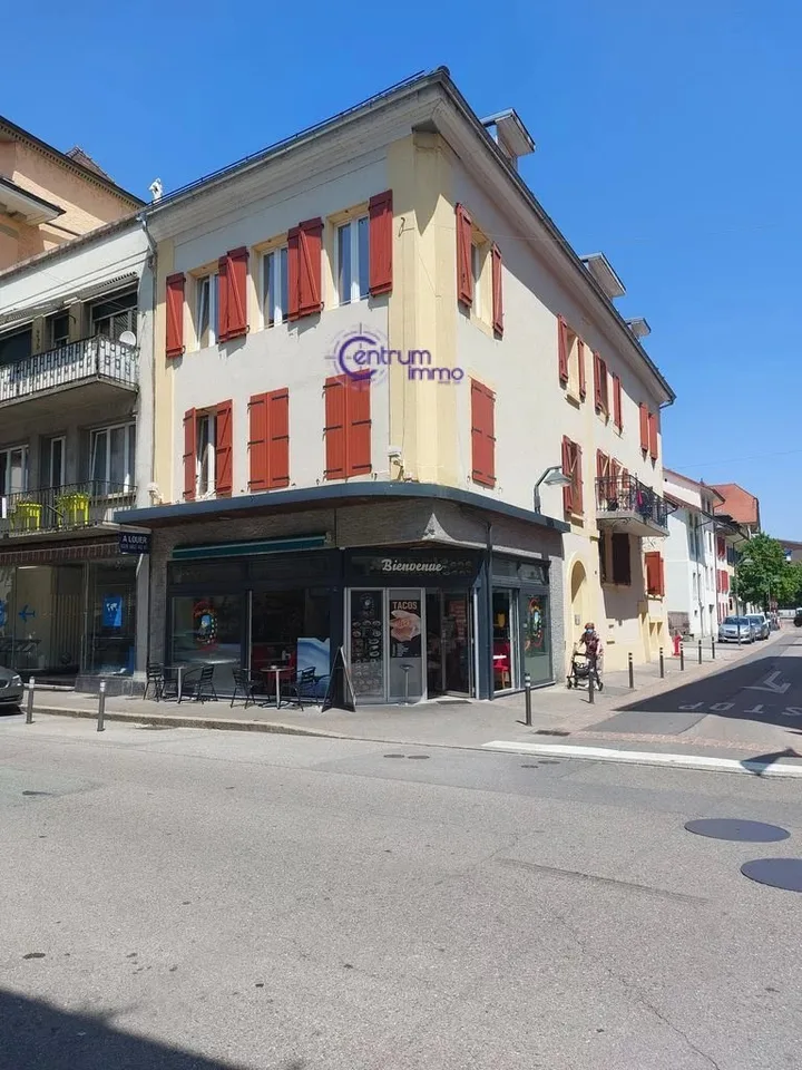 Immeuble comprenant 7 appartements ainsi qu'un local commercial