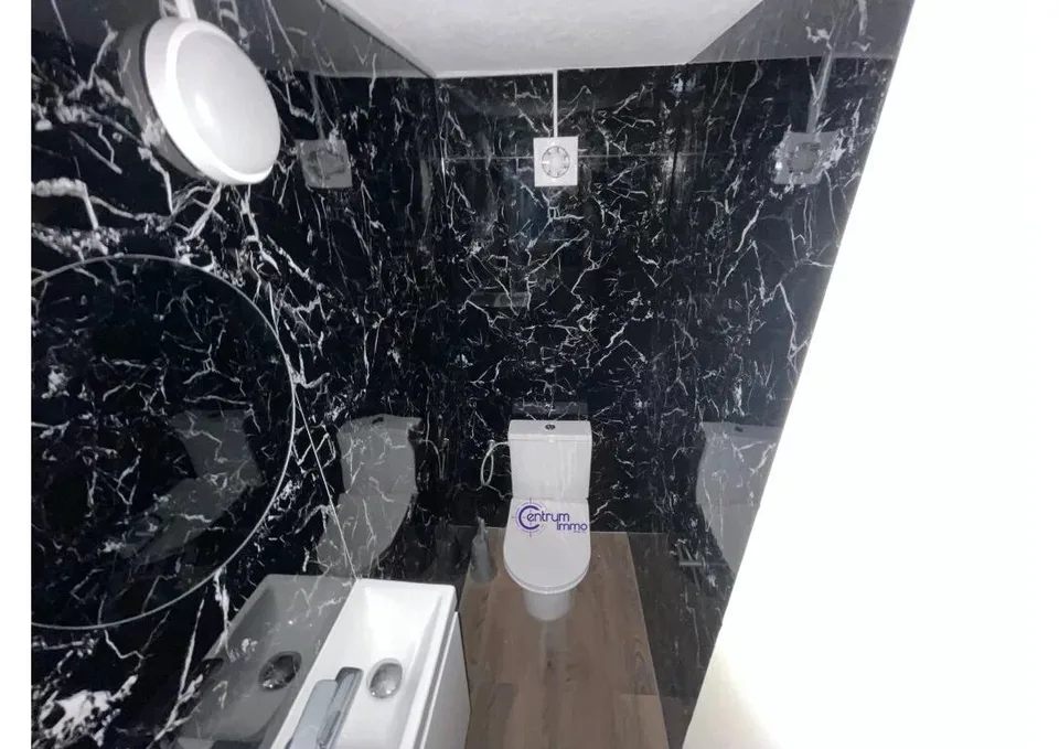 Vollständig renoviertes Gebäude – Foto 8 von 13