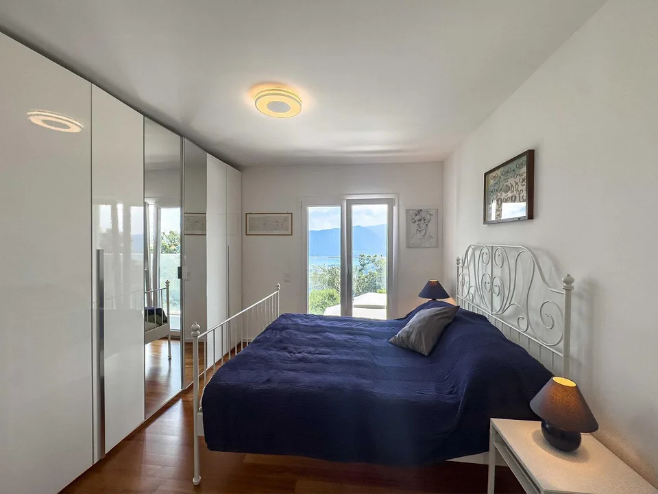 Prestigeträchtige Villa mit Seeblick und Pool in Cademario