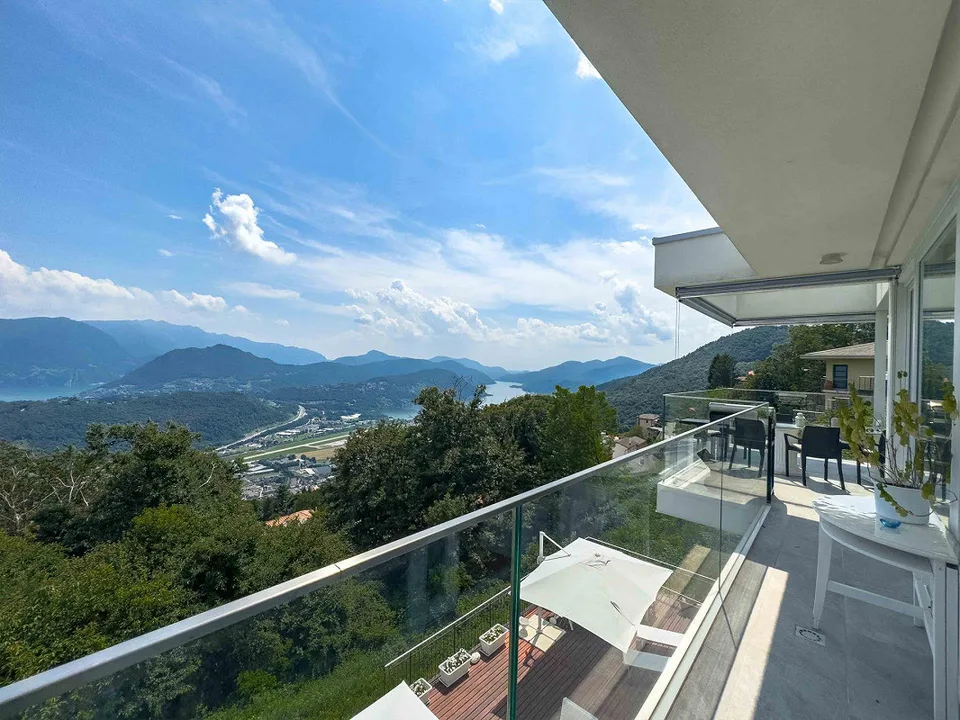 Prestigeträchtige Villa mit Seeblick und Pool in Cademario