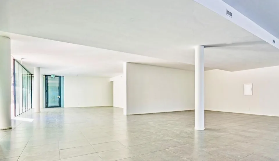 Grand espace commercial récemment construit à Paradiso