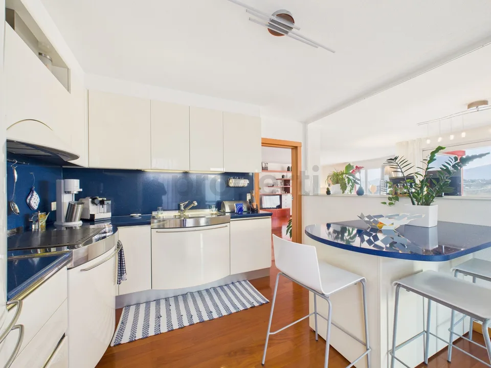Elegante casa indipendente 6.5 locali con giardino e vista aperta a Davesco-Soragno