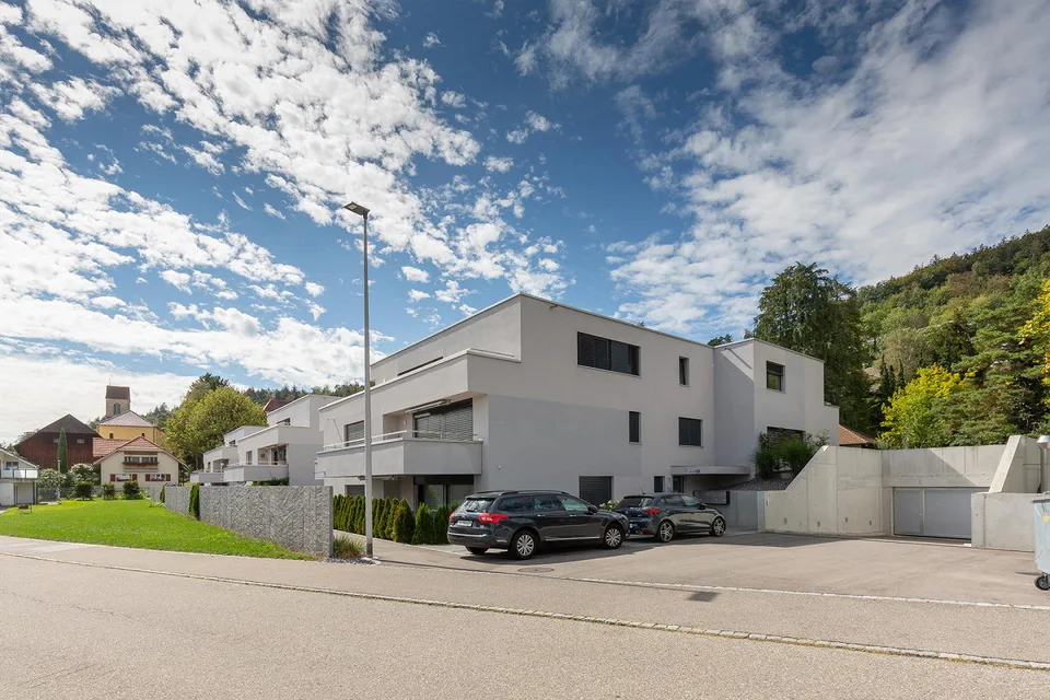 Einstellhallenplätze - auf Wunsch mit Elektroladestelle